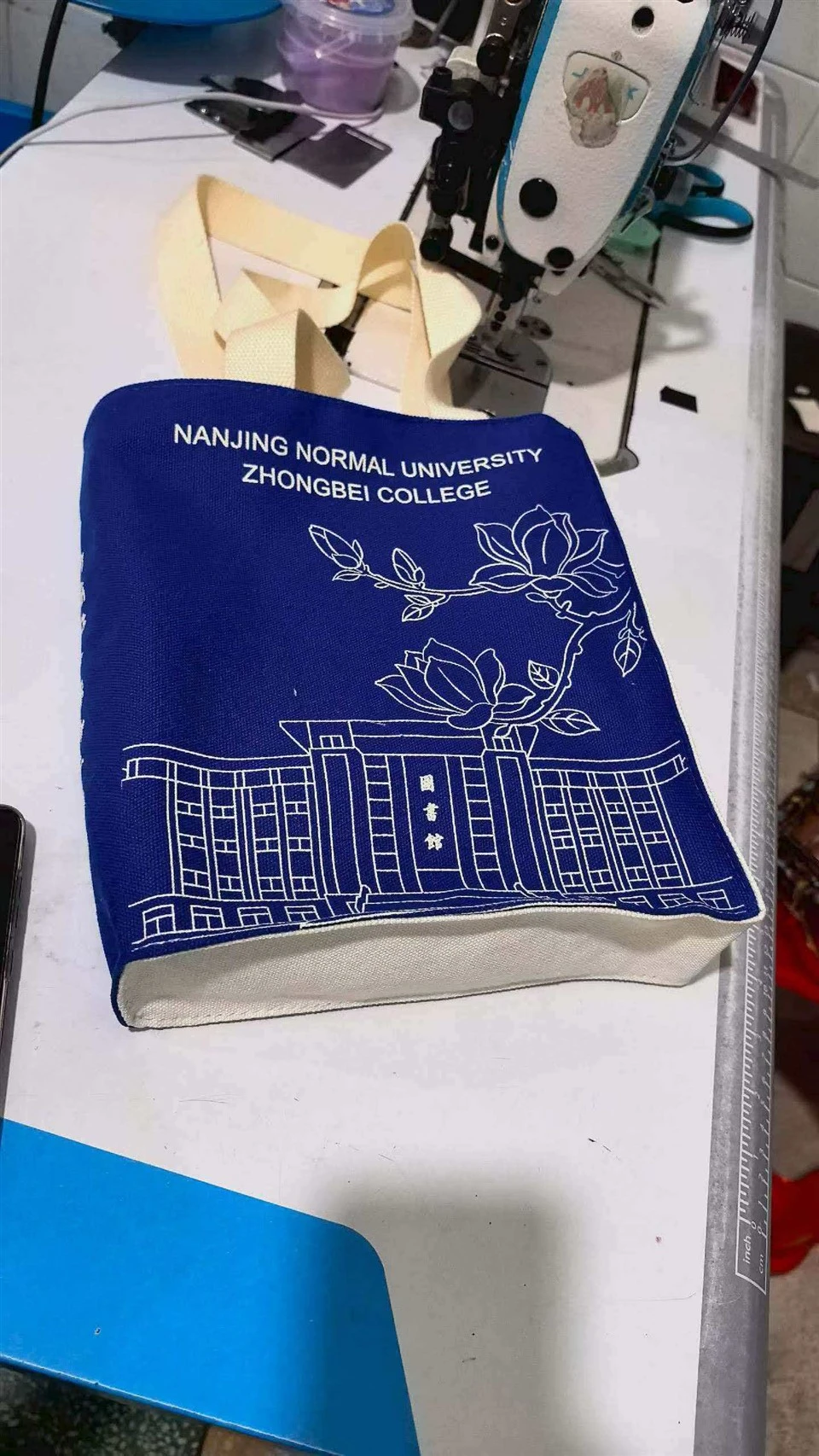Kohandatud ülikooli lõuendist kandekott